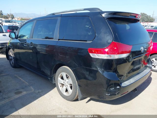 Photo 2 VIN: 5TDKK3DC9DS383643 - TOYOTA SIENNA 