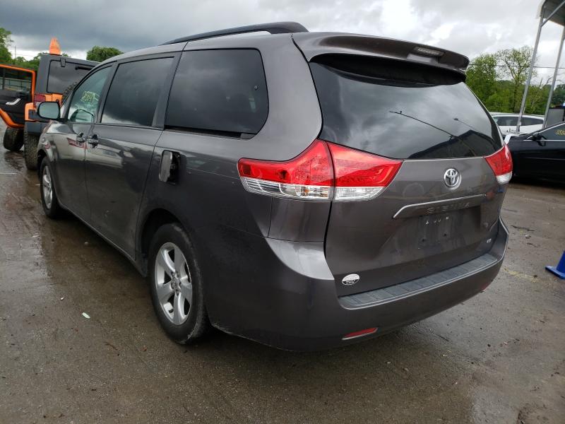 Photo 2 VIN: 5TDKK3DC9DS393556 - TOYOTA SIENNA LE 