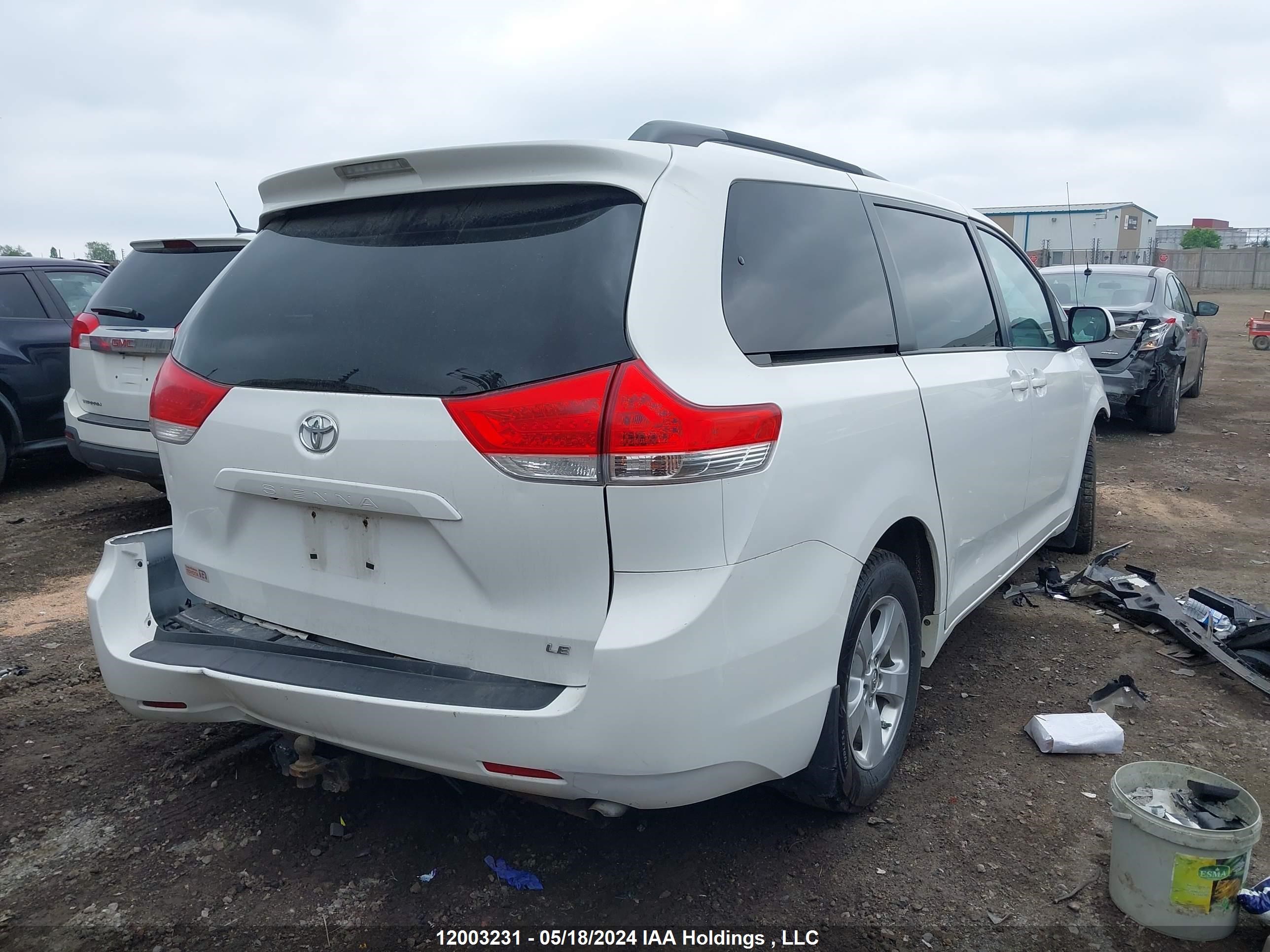 Photo 3 VIN: 5TDKK3DC9DS401980 - TOYOTA SIENNA 