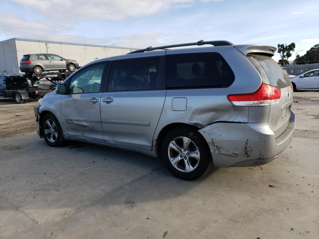 Photo 1 VIN: 5TDKK3DC9DS403065 - TOYOTA SIENNA 