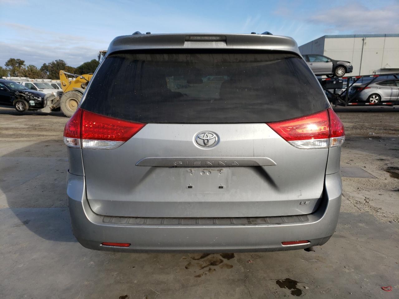 Photo 5 VIN: 5TDKK3DC9DS403065 - TOYOTA SIENNA 