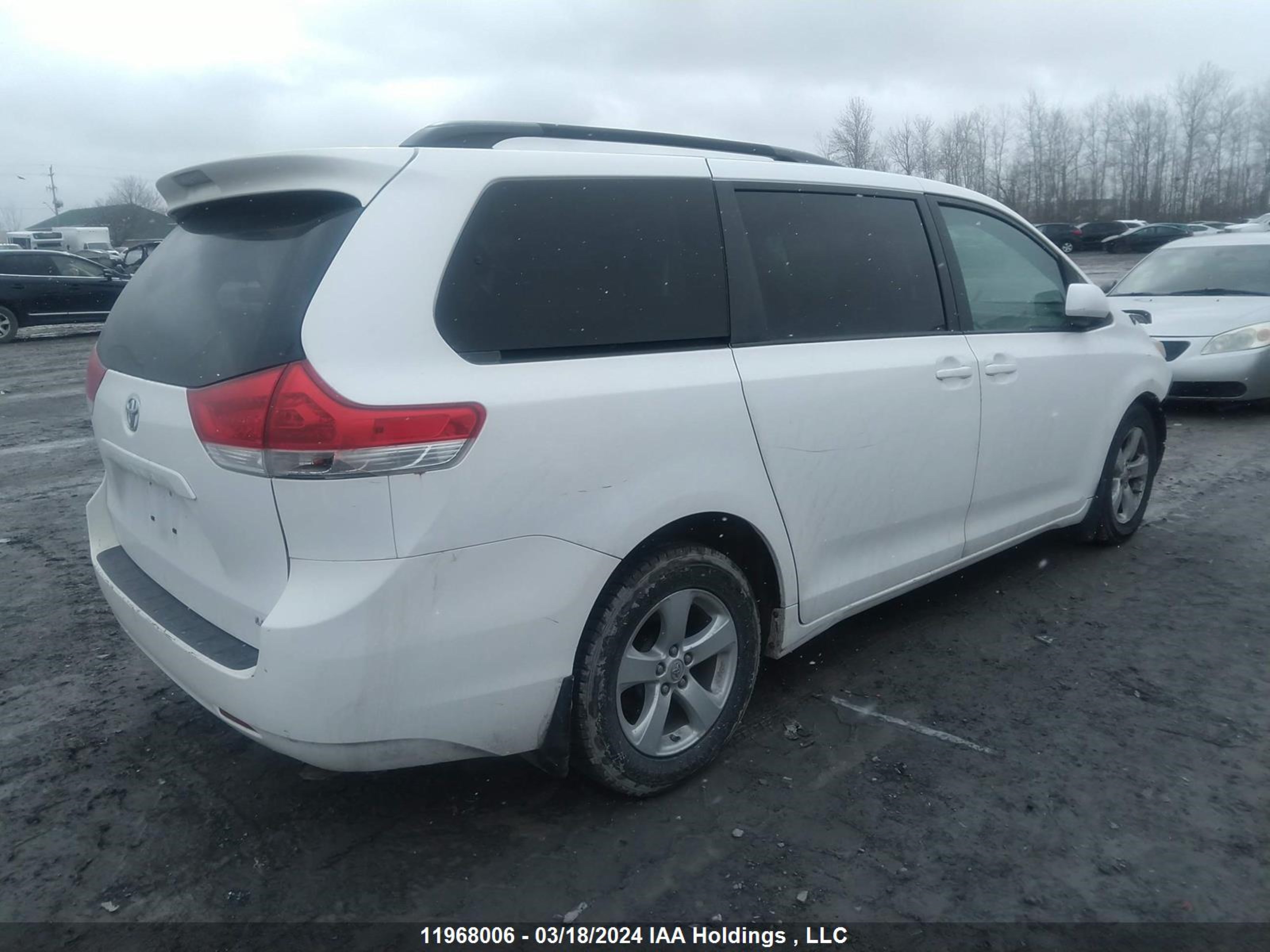 Photo 3 VIN: 5TDKK3DC9ES416349 - TOYOTA SIENNA 