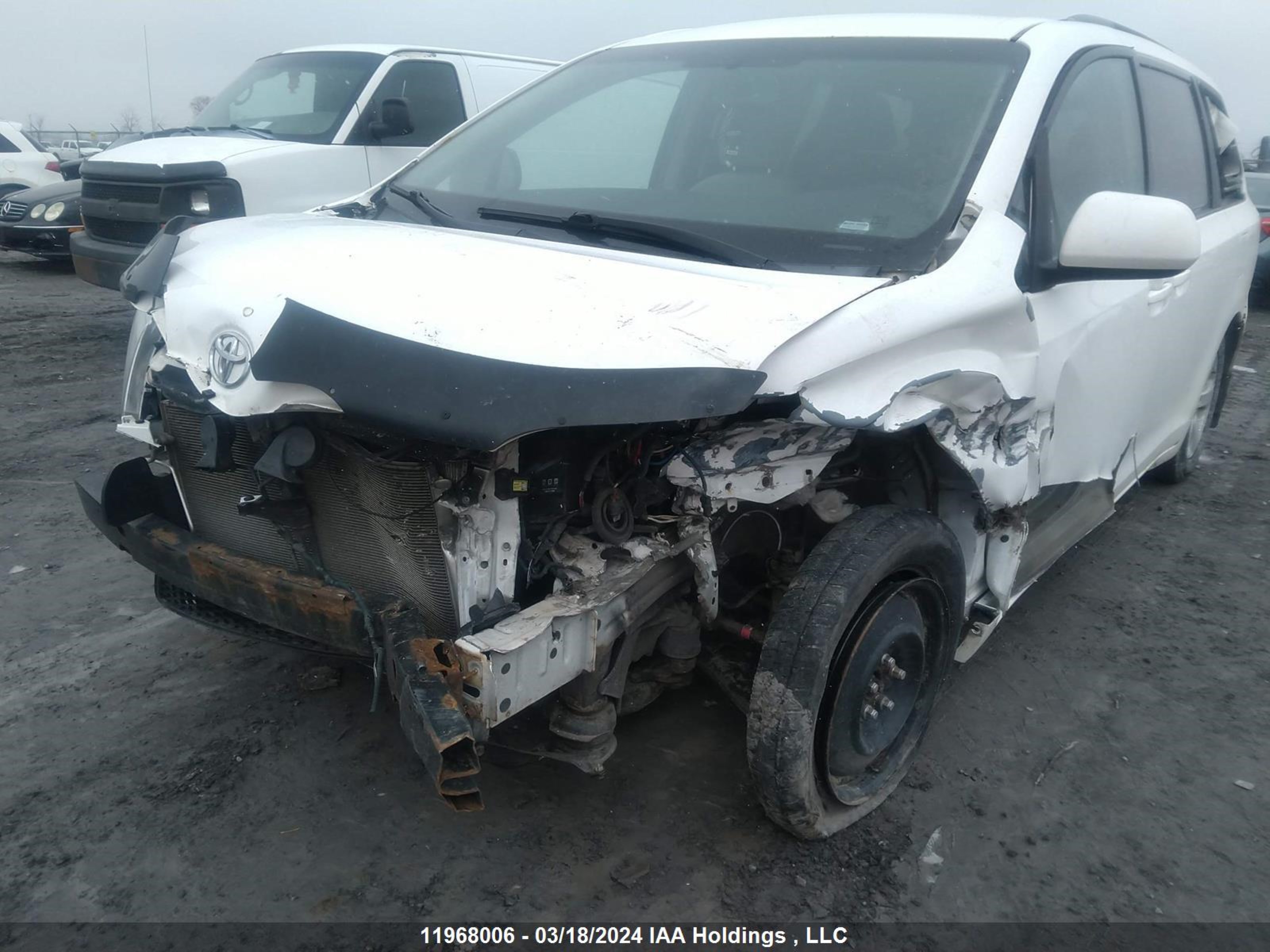 Photo 5 VIN: 5TDKK3DC9ES416349 - TOYOTA SIENNA 