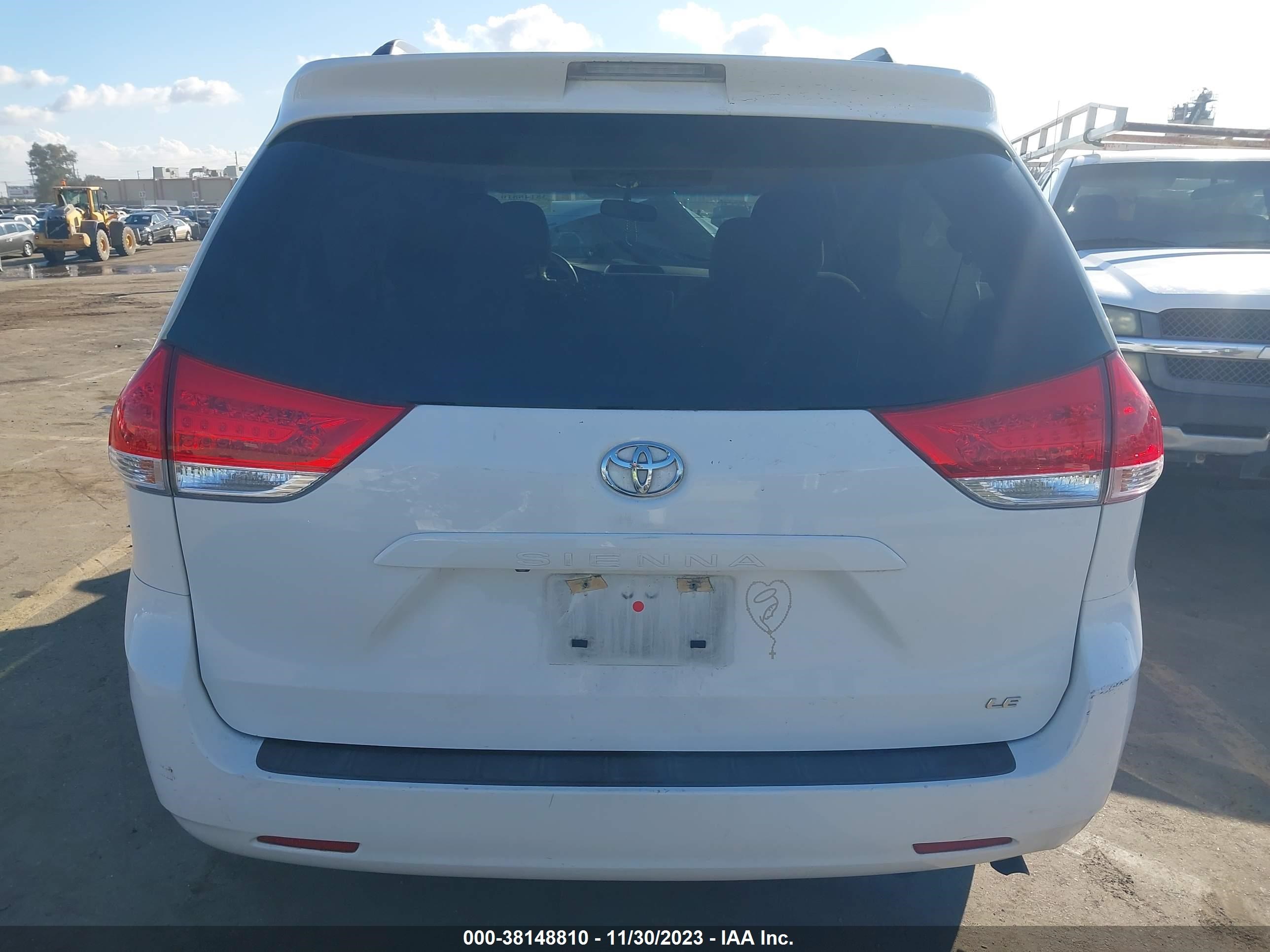 Photo 16 VIN: 5TDKK3DC9ES469763 - TOYOTA SIENNA 