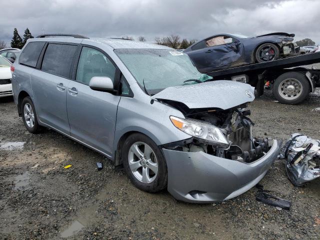 Photo 3 VIN: 5TDKK3DC9ES489351 - TOYOTA SIENNA LE 