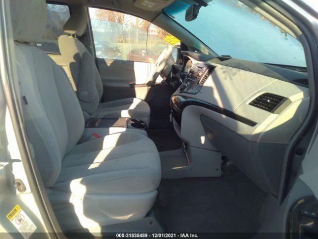 Photo 4 VIN: 5TDKK3DC9ES524437 - TOYOTA SIENNA 