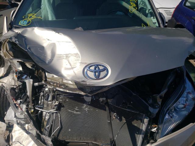 Photo 6 VIN: 5TDKK3DC9FS578225 - TOYOTA SIENNA LE 