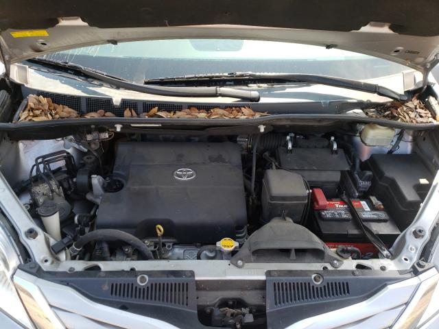 Photo 6 VIN: 5TDKK3DC9FS660925 - TOYOTA SIENNA LE 