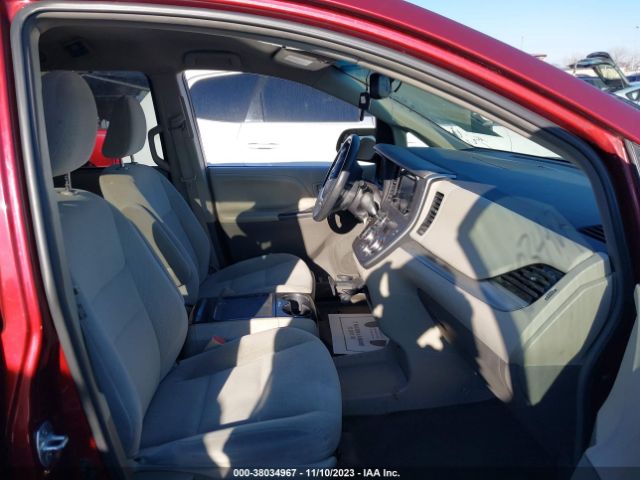 Photo 4 VIN: 5TDKK3DC9FS665817 - TOYOTA SIENNA 