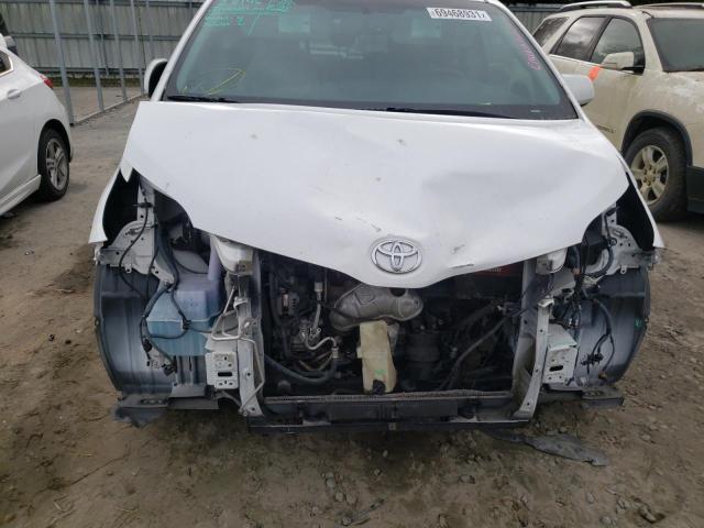 Photo 8 VIN: 5TDKK3DC9FS667454 - TOYOTA SIENNA LE 