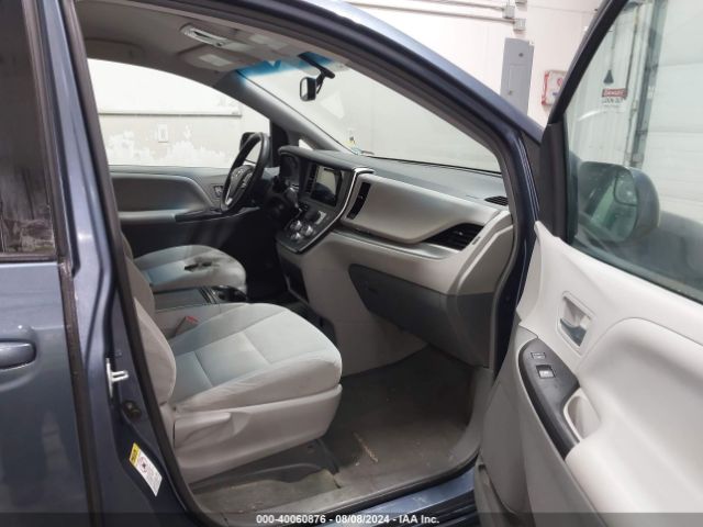 Photo 4 VIN: 5TDKK3DC9GS692677 - TOYOTA SIENNA 