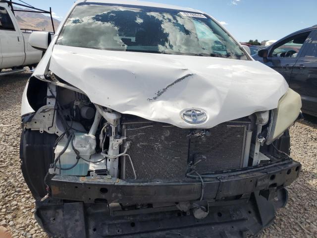 Photo 4 VIN: 5TDKK3DC9GS703709 - TOYOTA SIENNA LE 