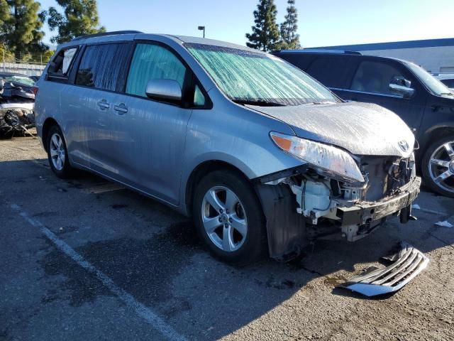 Photo 3 VIN: 5TDKK3DC9GS710692 - TOYOTA SIENNA LE 