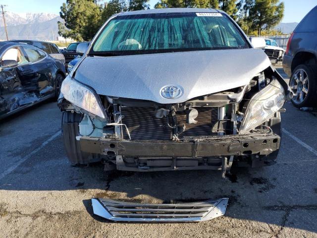 Photo 4 VIN: 5TDKK3DC9GS710692 - TOYOTA SIENNA LE 