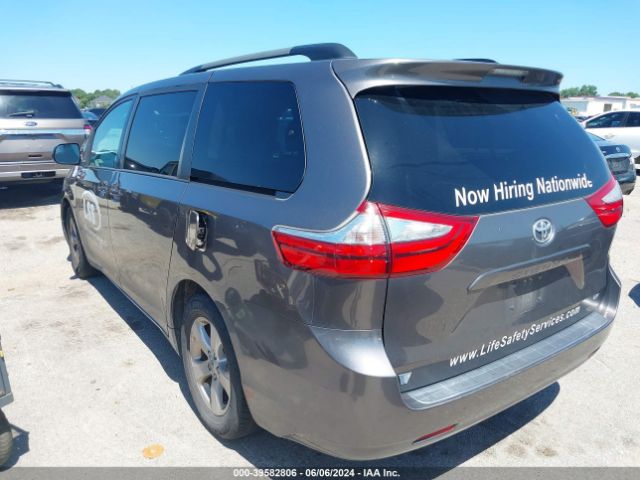 Photo 2 VIN: 5TDKK3DC9GS717674 - TOYOTA SIENNA 