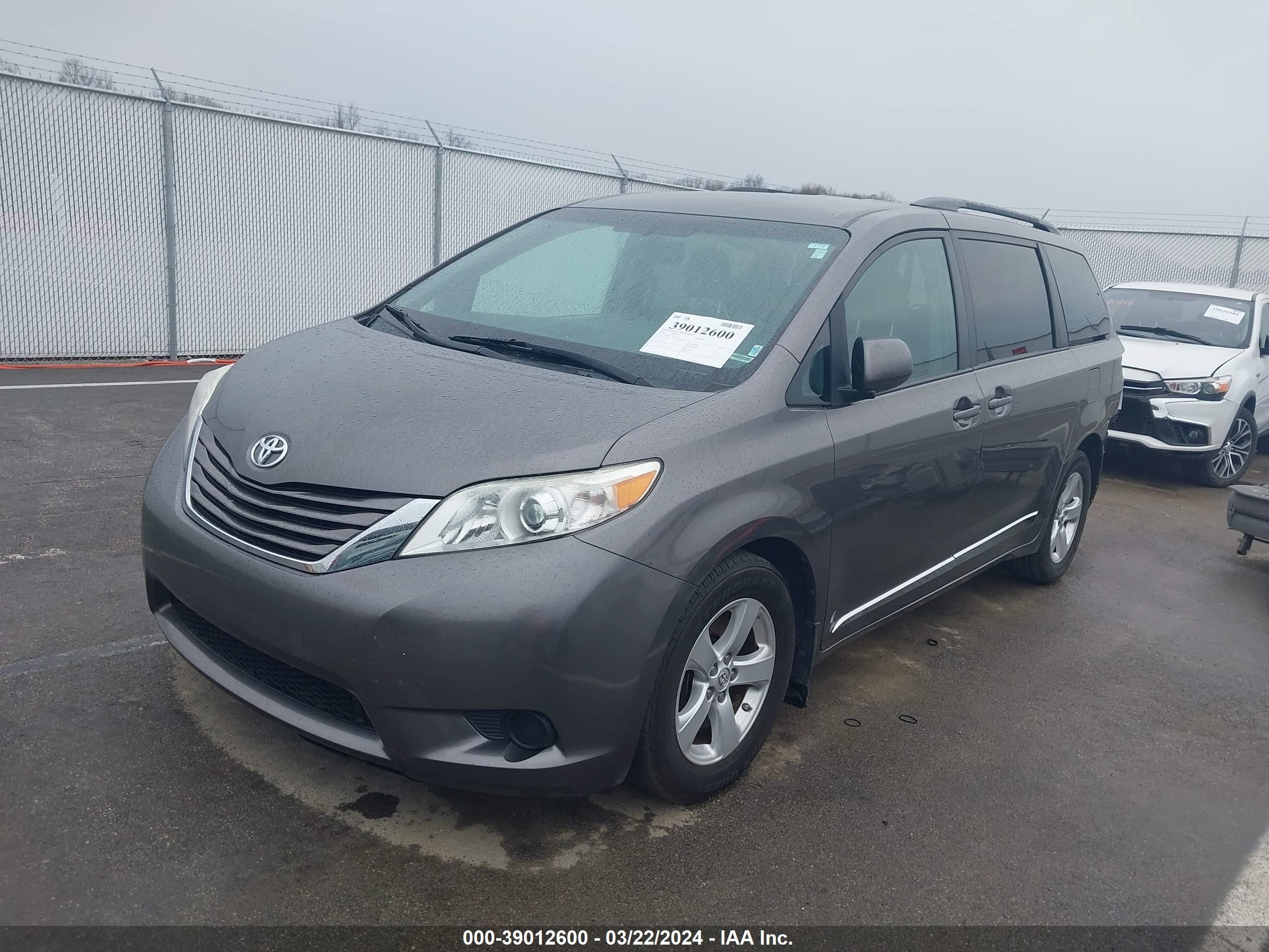 Photo 1 VIN: 5TDKK3DC9GS720056 - TOYOTA SIENNA 