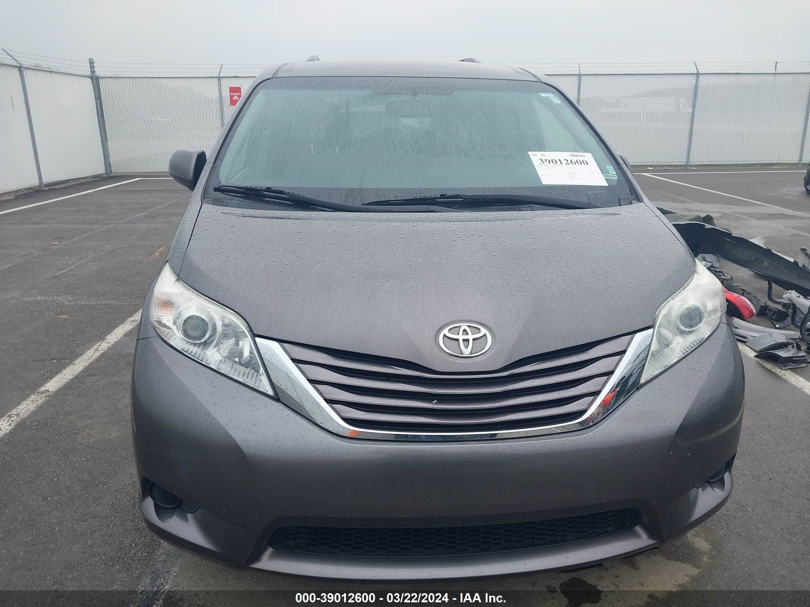 Photo 12 VIN: 5TDKK3DC9GS720056 - TOYOTA SIENNA 