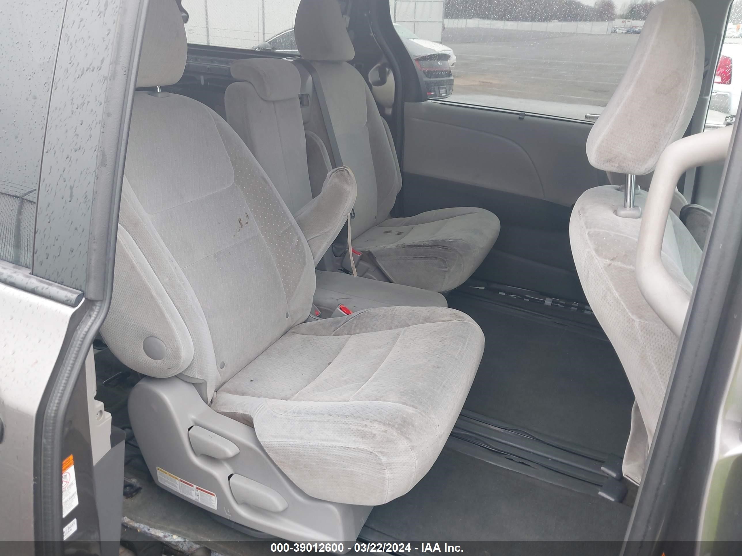 Photo 7 VIN: 5TDKK3DC9GS720056 - TOYOTA SIENNA 