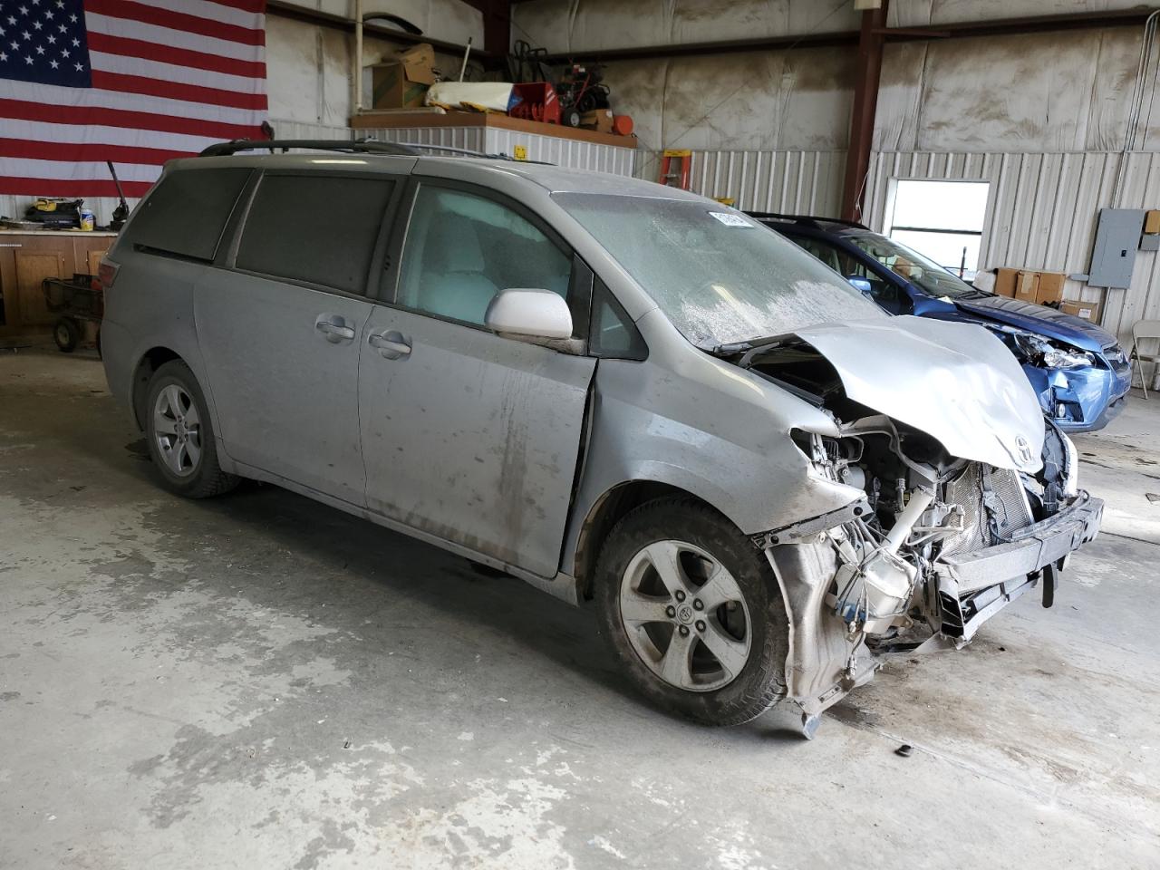 Photo 3 VIN: 5TDKK3DC9GS729730 - TOYOTA SIENNA 