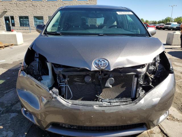 Photo 4 VIN: 5TDKK3DC9GS735916 - TOYOTA SIENNA LE 