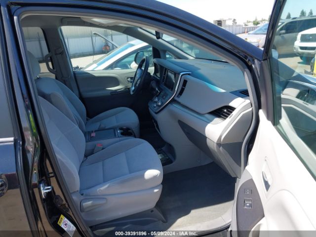 Photo 4 VIN: 5TDKK3DC9GS746401 - TOYOTA SIENNA 