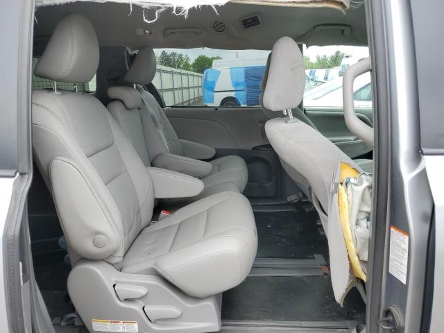 Photo 10 VIN: 5TDKK3DC9GS750870 - TOYOTA SIENNA LE 