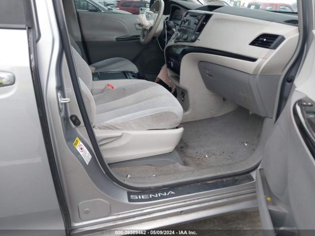 Photo 4 VIN: 5TDKK3DCXBS013525 - TOYOTA SIENNA 