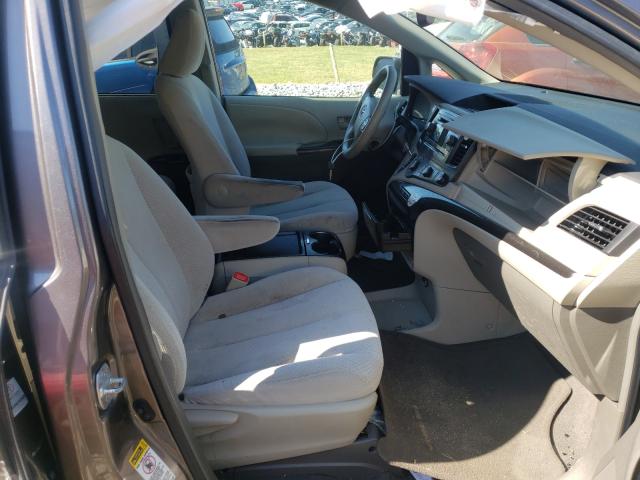 Photo 4 VIN: 5TDKK3DCXBS047335 - TOYOTA SIENNA LE 