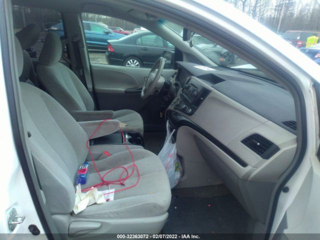 Photo 4 VIN: 5TDKK3DCXBS060800 - TOYOTA SIENNA 