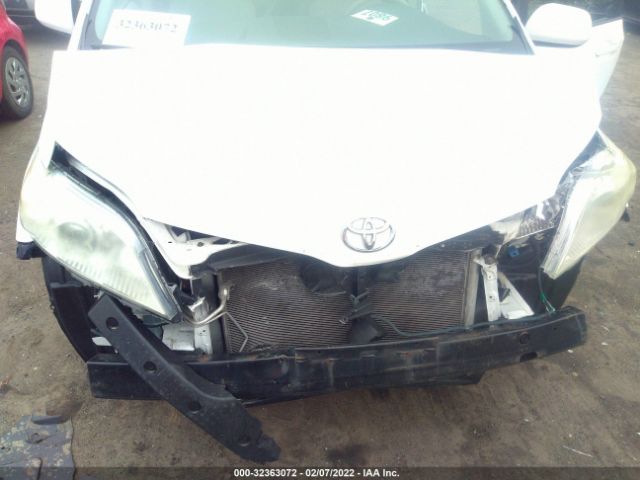 Photo 9 VIN: 5TDKK3DCXBS060800 - TOYOTA SIENNA 