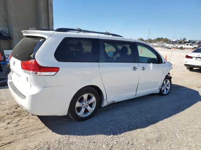 Photo 2 VIN: 5TDKK3DCXBS067942 - TOYOTA SIENNA 