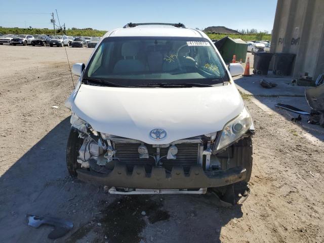 Photo 4 VIN: 5TDKK3DCXBS067942 - TOYOTA SIENNA 