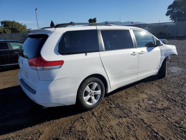 Photo 2 VIN: 5TDKK3DCXBS096650 - TOYOTA SIENNA LE 