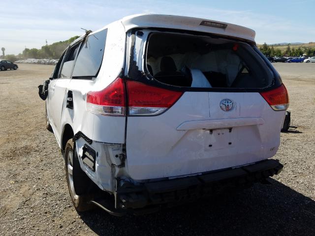 Photo 2 VIN: 5TDKK3DCXBS100776 - TOYOTA SIENNA LE 