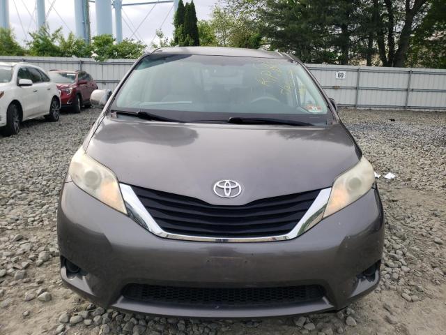 Photo 4 VIN: 5TDKK3DCXBS122406 - TOYOTA SIENNA LE 