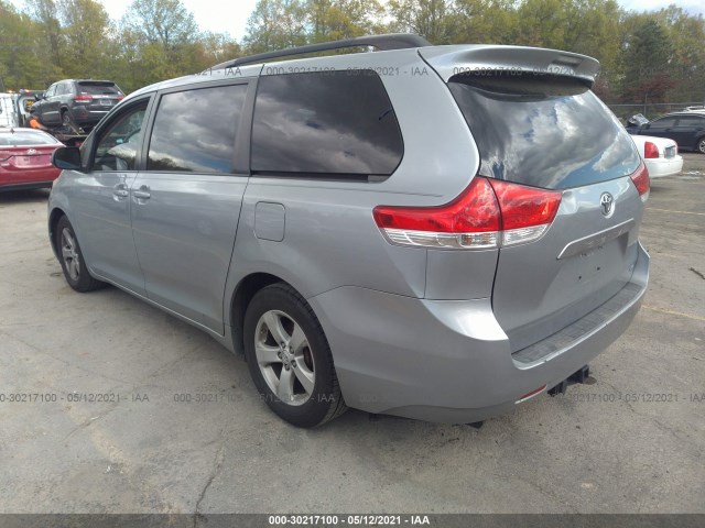 Photo 2 VIN: 5TDKK3DCXBS130974 - TOYOTA SIENNA 