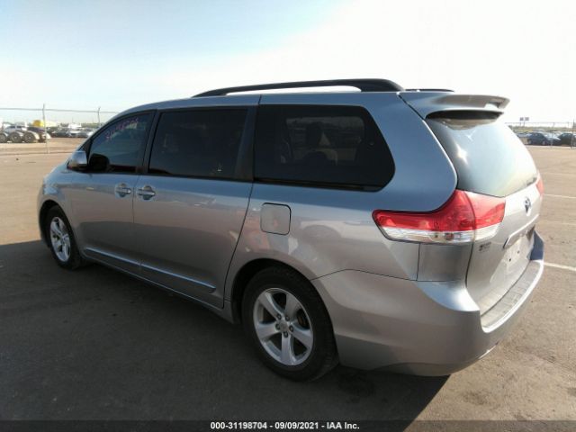 Photo 2 VIN: 5TDKK3DCXBS172397 - TOYOTA SIENNA 