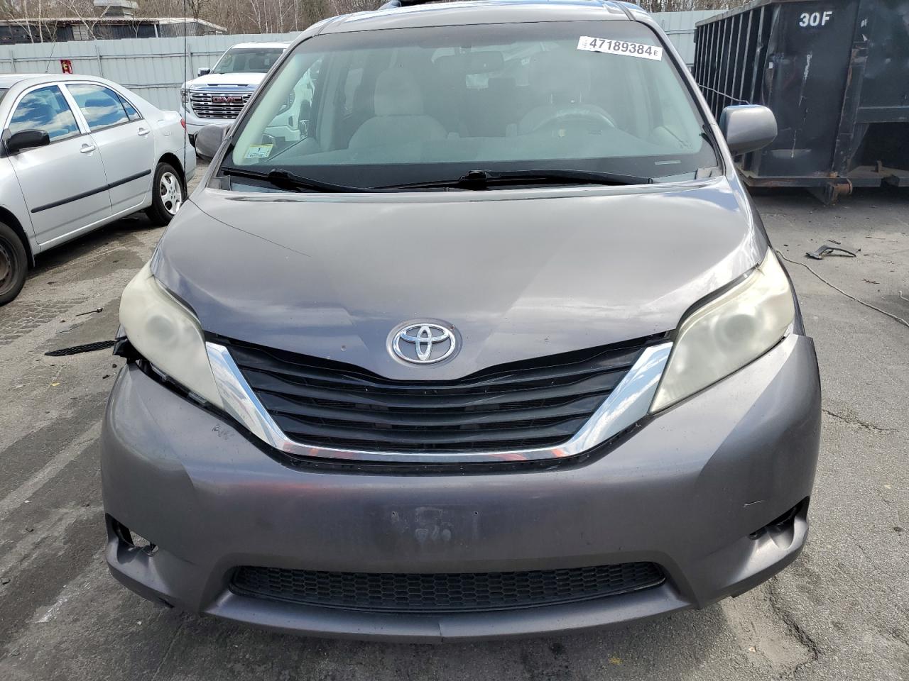 Photo 4 VIN: 5TDKK3DCXBS175073 - TOYOTA SIENNA 