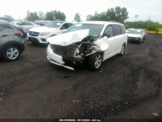 Photo 1 VIN: 5TDKK3DCXCS180386 - TOYOTA SIENNA 