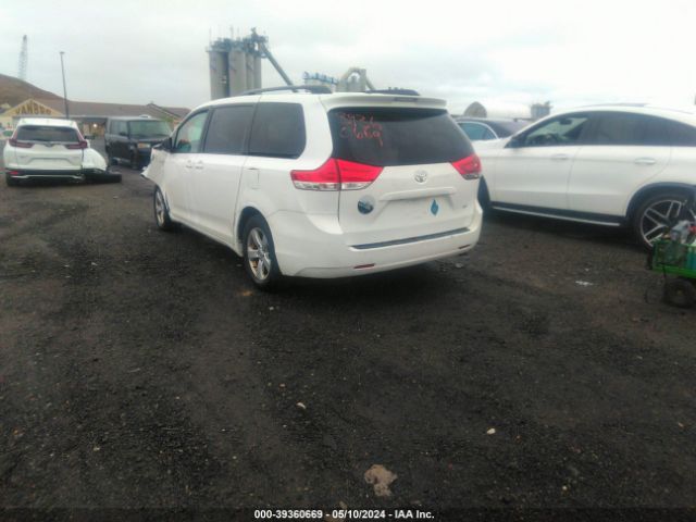 Photo 2 VIN: 5TDKK3DCXCS180386 - TOYOTA SIENNA 