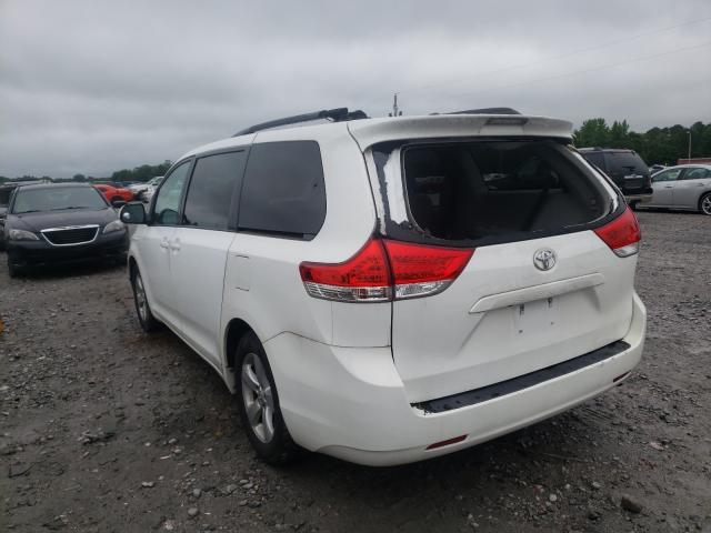 Photo 2 VIN: 5TDKK3DCXCS197592 - TOYOTA SIENNA LE 