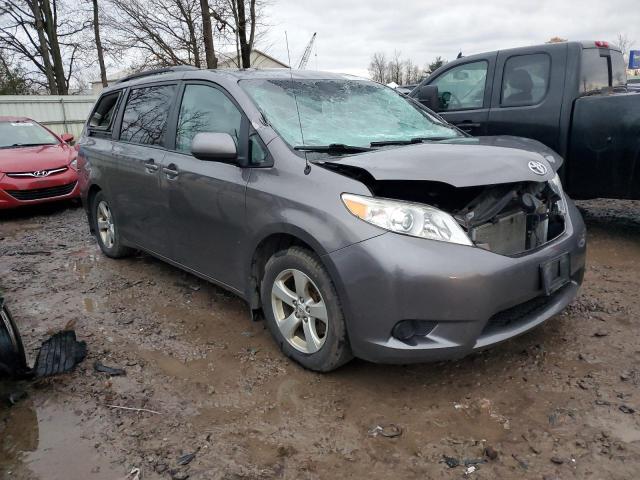 Photo 3 VIN: 5TDKK3DCXCS197690 - TOYOTA SIENNA LE 