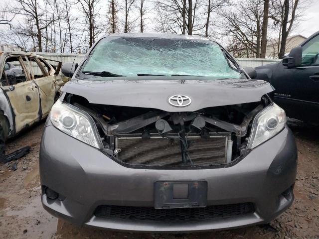 Photo 4 VIN: 5TDKK3DCXCS197690 - TOYOTA SIENNA LE 