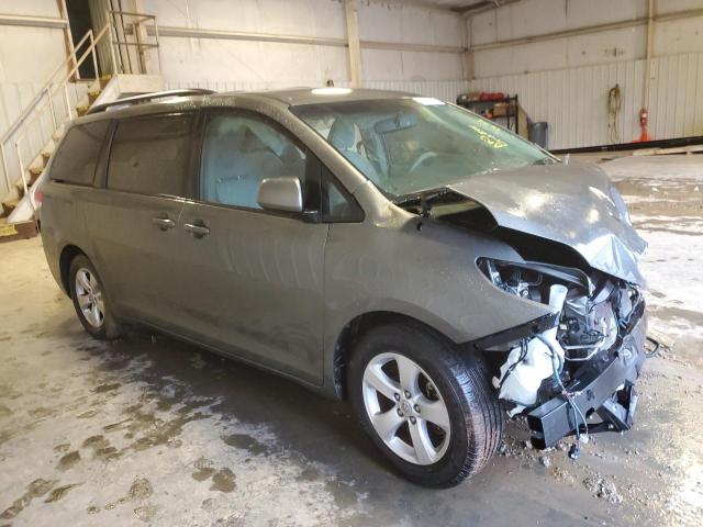 Photo 3 VIN: 5TDKK3DCXCS211636 - TOYOTA SIENNA LE 