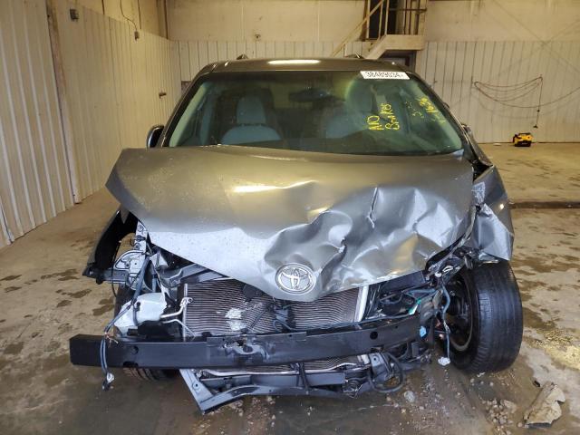 Photo 4 VIN: 5TDKK3DCXCS211636 - TOYOTA SIENNA LE 