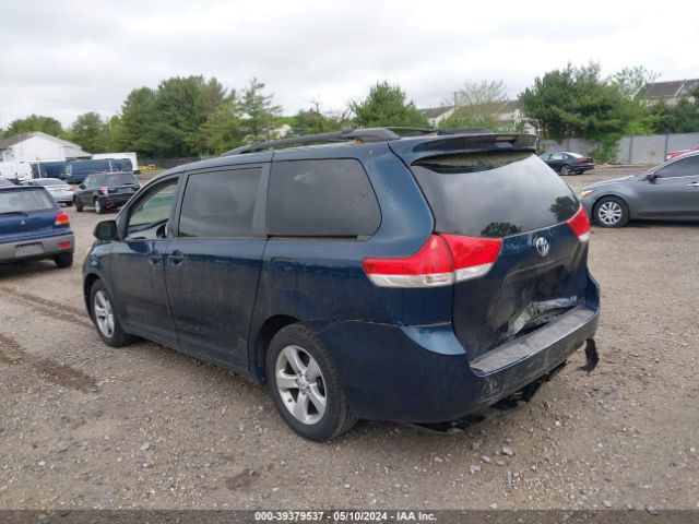 Photo 2 VIN: 5TDKK3DCXCS220076 - TOYOTA SIENNA 