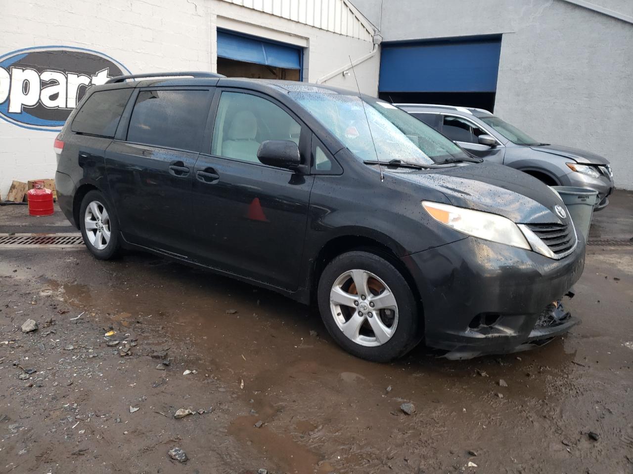 Photo 3 VIN: 5TDKK3DCXCS240392 - TOYOTA SIENNA 