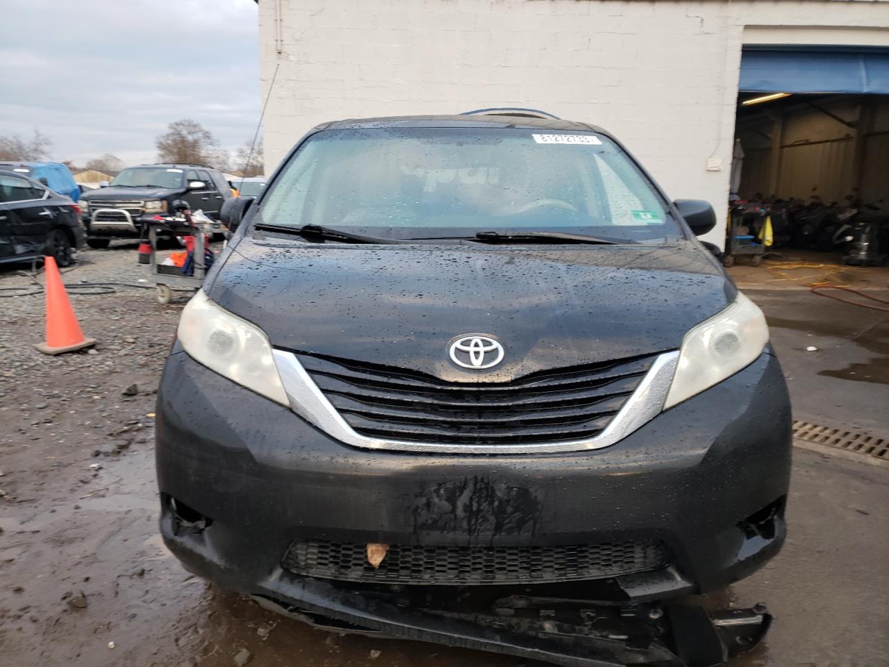 Photo 4 VIN: 5TDKK3DCXCS240392 - TOYOTA SIENNA 