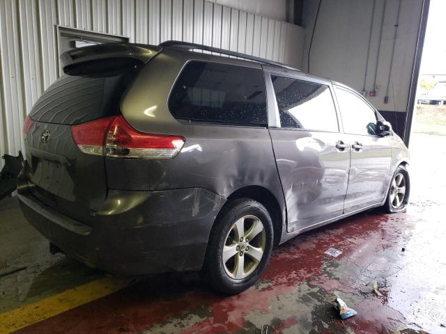 Photo 2 VIN: 5TDKK3DCXCS243857 - TOYOTA SIENNA LE 