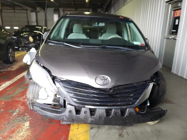 Photo 4 VIN: 5TDKK3DCXCS243857 - TOYOTA SIENNA LE 